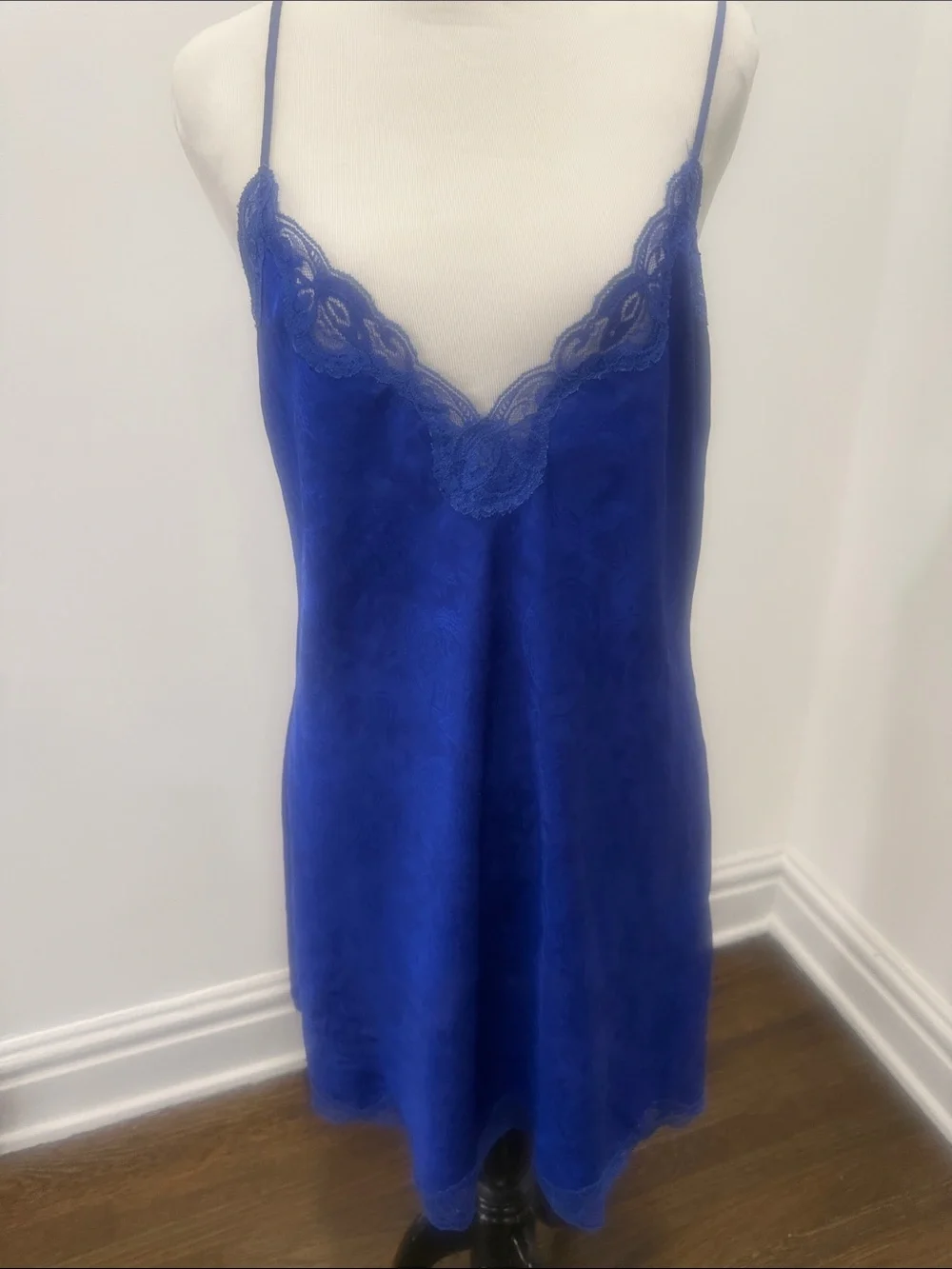Vntg Victoria’s Secret Gold Label Blue Lace Trim Satin Robe & Chemise Set M/SP